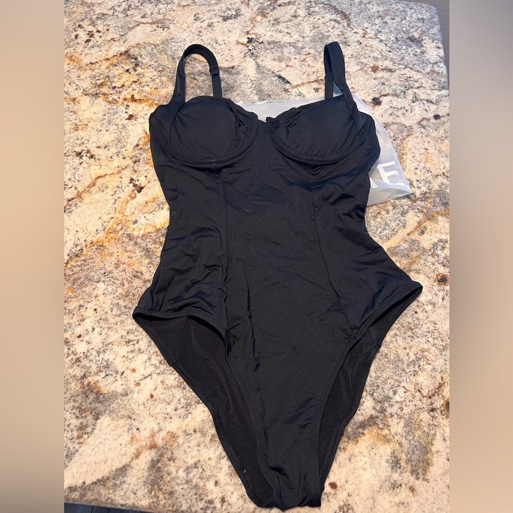 NWT!!!!! CUPSHE slim and sculpt one piece Size Med